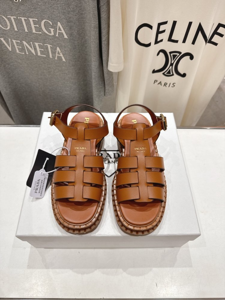 Сандалі жіночі