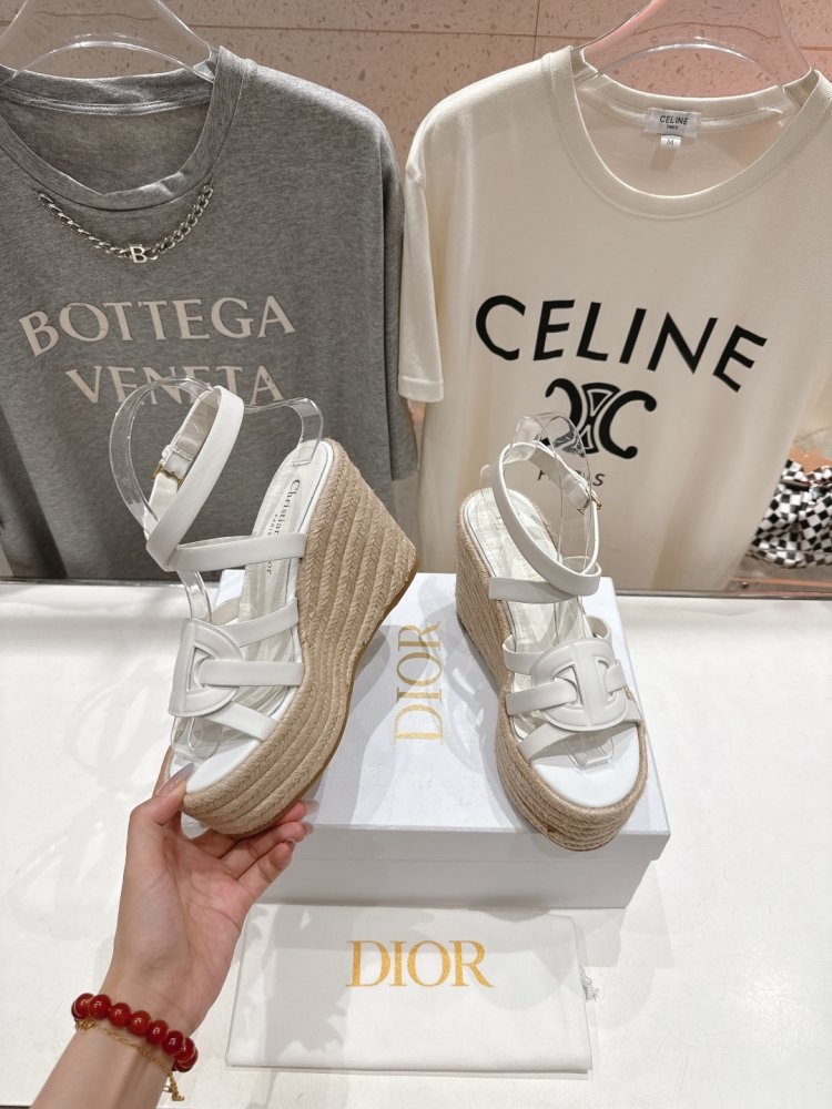 Сандалі жіночі фото 4