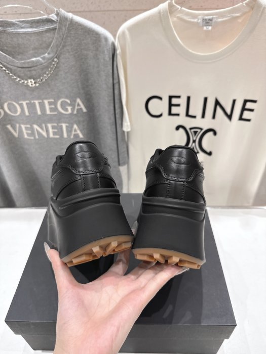 Кросівки фото 8