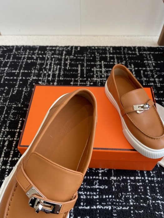 Лоферы кожаные женские фото 8