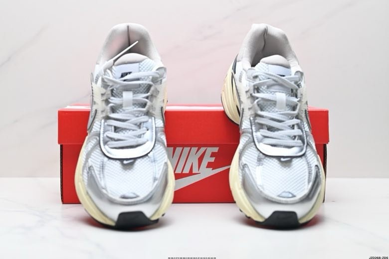 Кроссовки NIKE V2K RUN фото 7