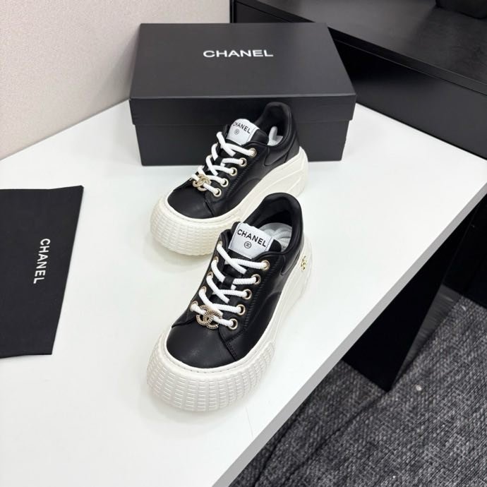 Кросівки жіночі фото 9