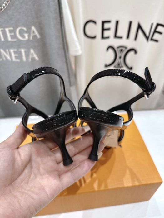 Босоножки фото 8