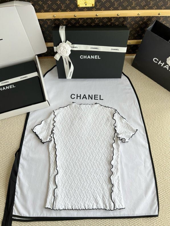 Футболка жіноча фото 6