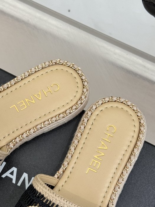 Шлепанцы женские фото 8