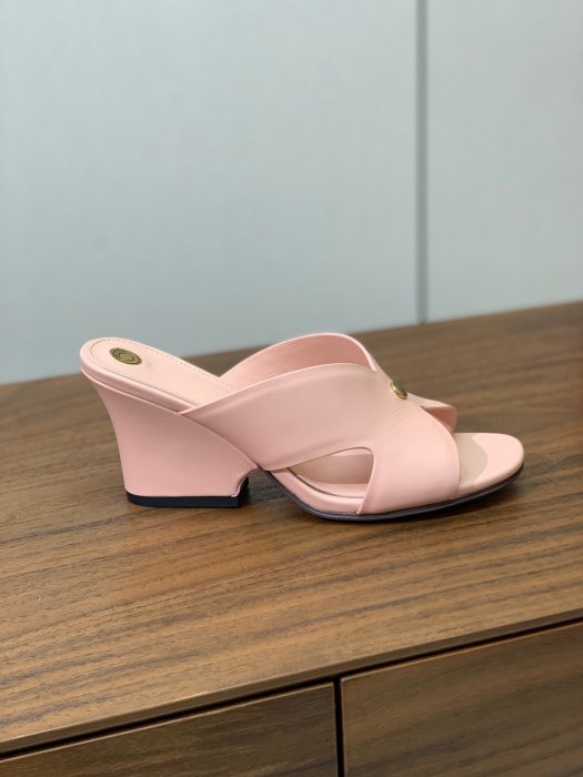 Босоножки фото 9