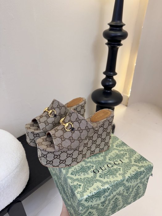 Босоножки фото 5