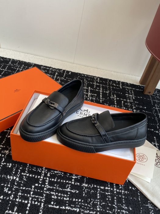 Лоферы кожаные женские фото 3