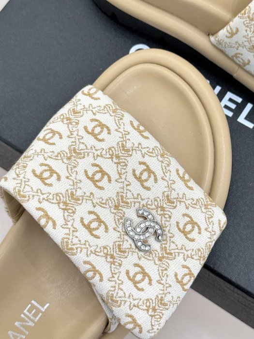 Шлепанцы фото 7