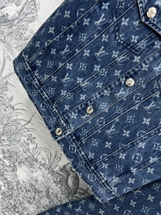 Костюм женский фото 3