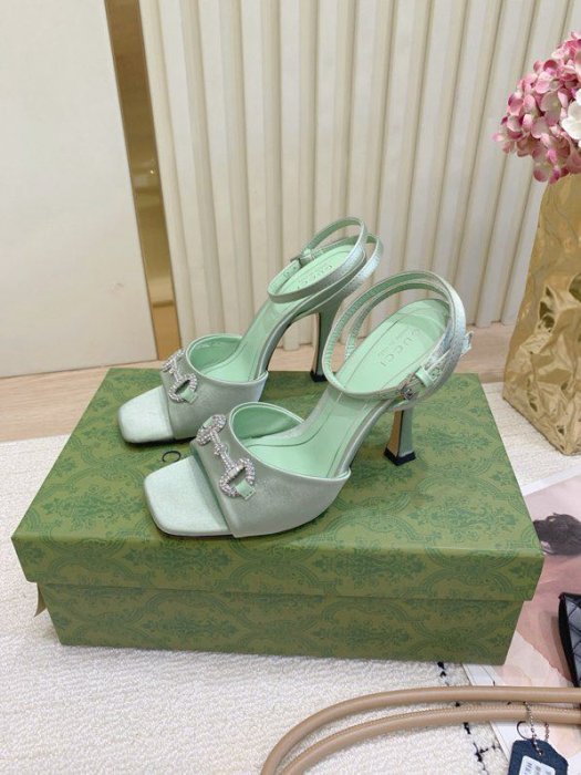 Босоножки фото 7