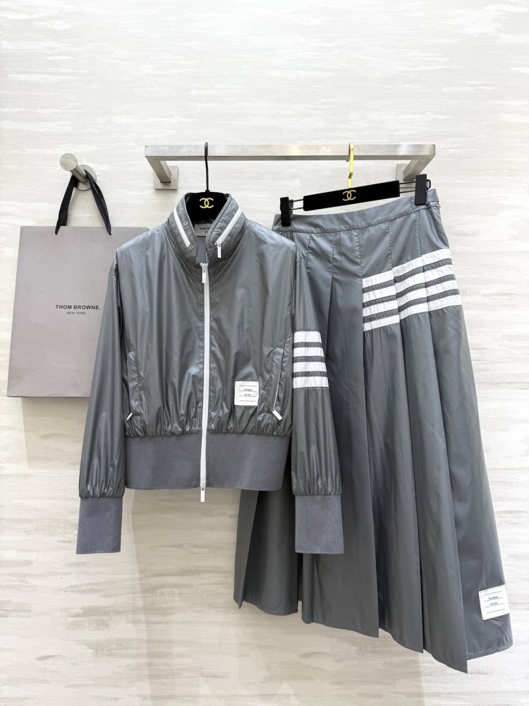 Костюм жіночий