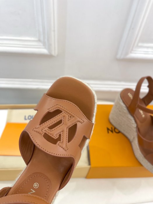 Босоножки фото 8