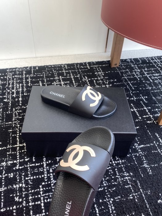 Шлепанцы женские фото 5