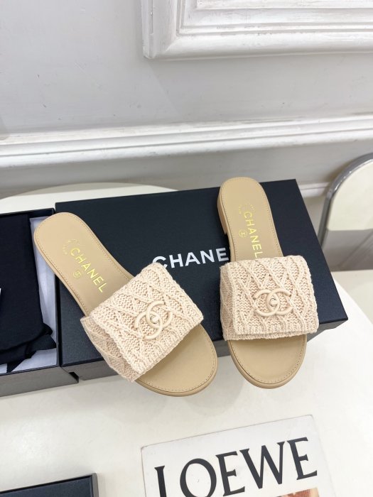 Шлепанцы женские фото 4