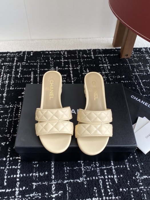 Шлепанцы женские