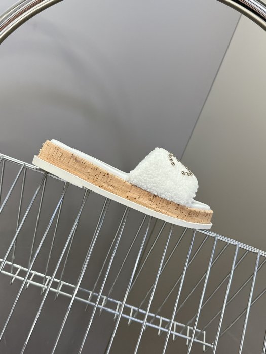 Шлепанцы женские фото 5