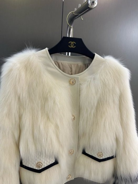 Fur coat of fox fur фото 2