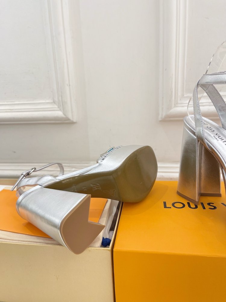 Босоножки фото 9