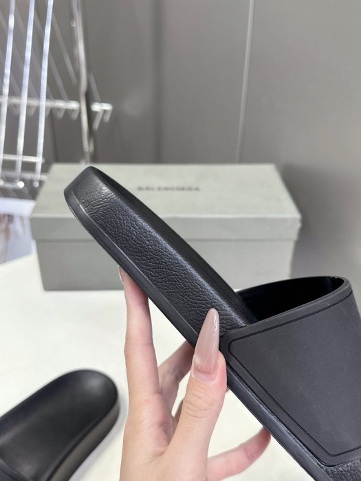 Шлепанцы фото 8