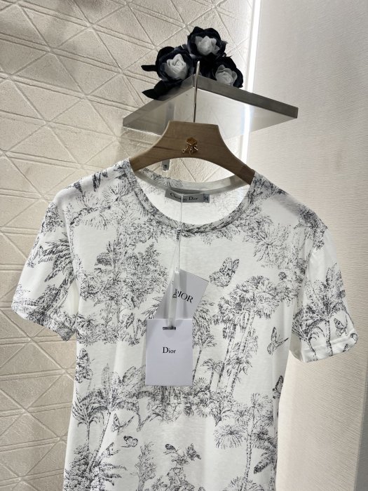 Футболка жіноча фото 3