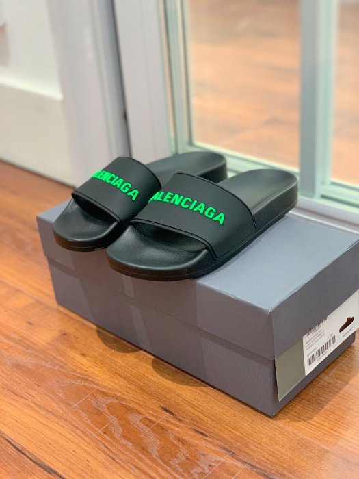 Шлепанцы фото 5