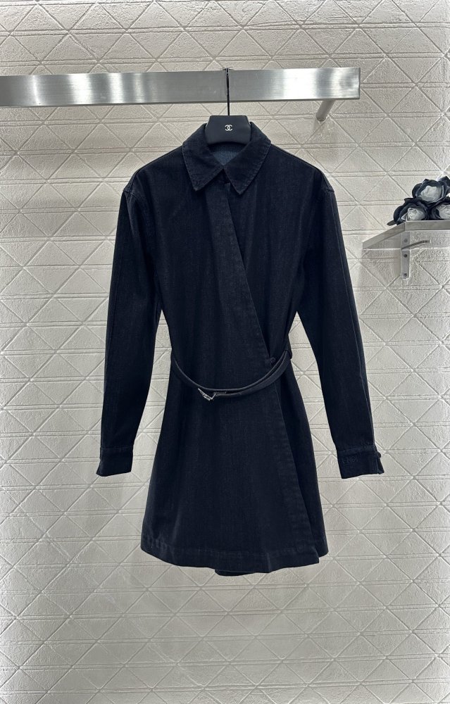 Dress from перекрещивающимся Neck