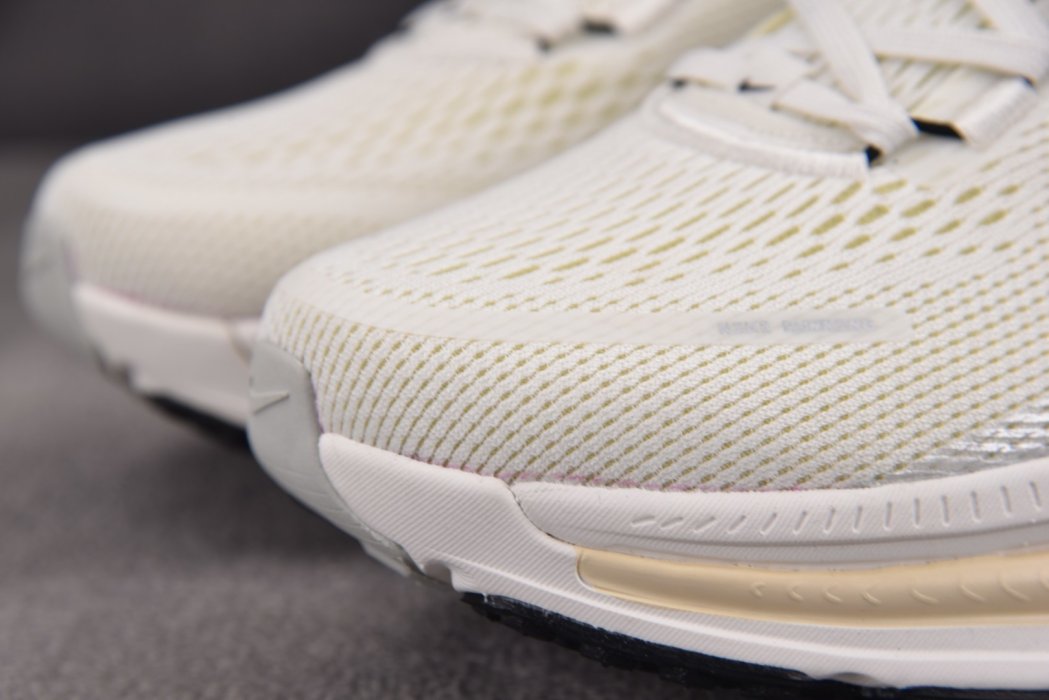 Кроссовки Vomero 18 Coconut Milk фото 11