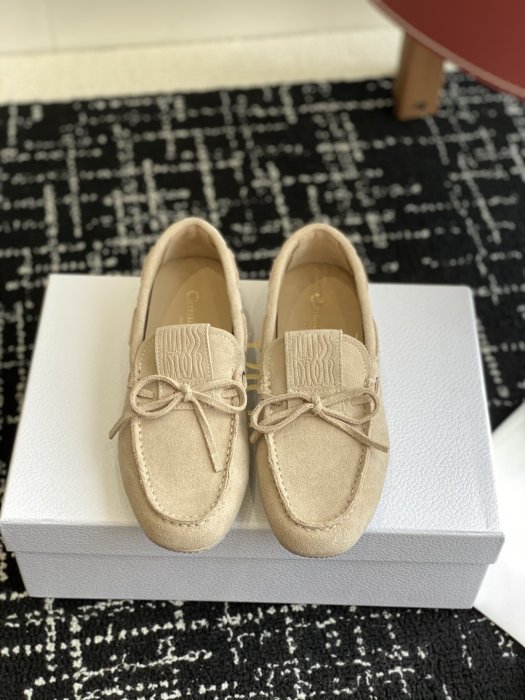 Лоферы женские