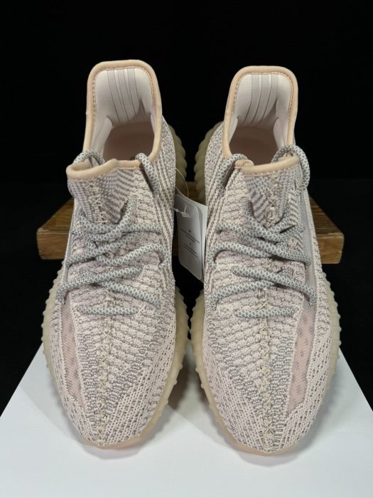 Кроссовки Yeezy 350V2 фото 6