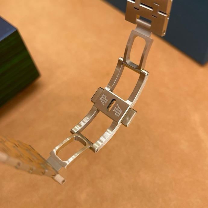 Часы наручные Royal Oak 41 мм 26240BA.00.1320BA.02 фото 6