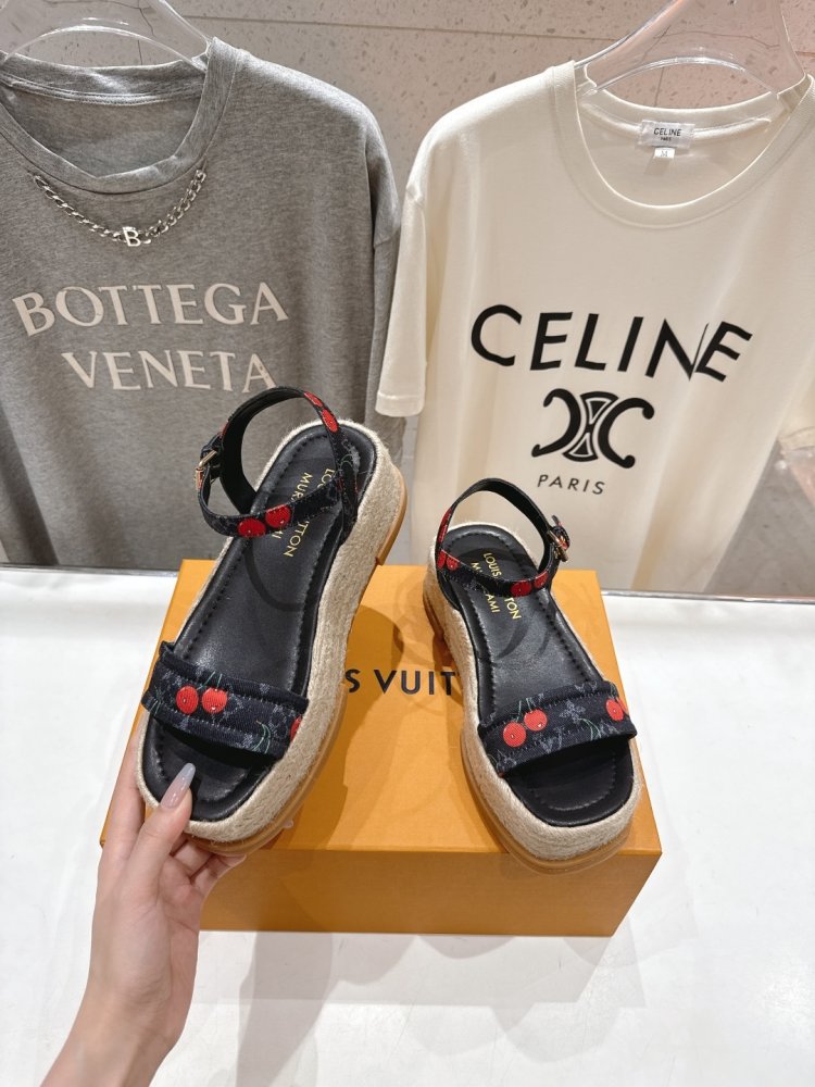 Сандалии женские фото 4