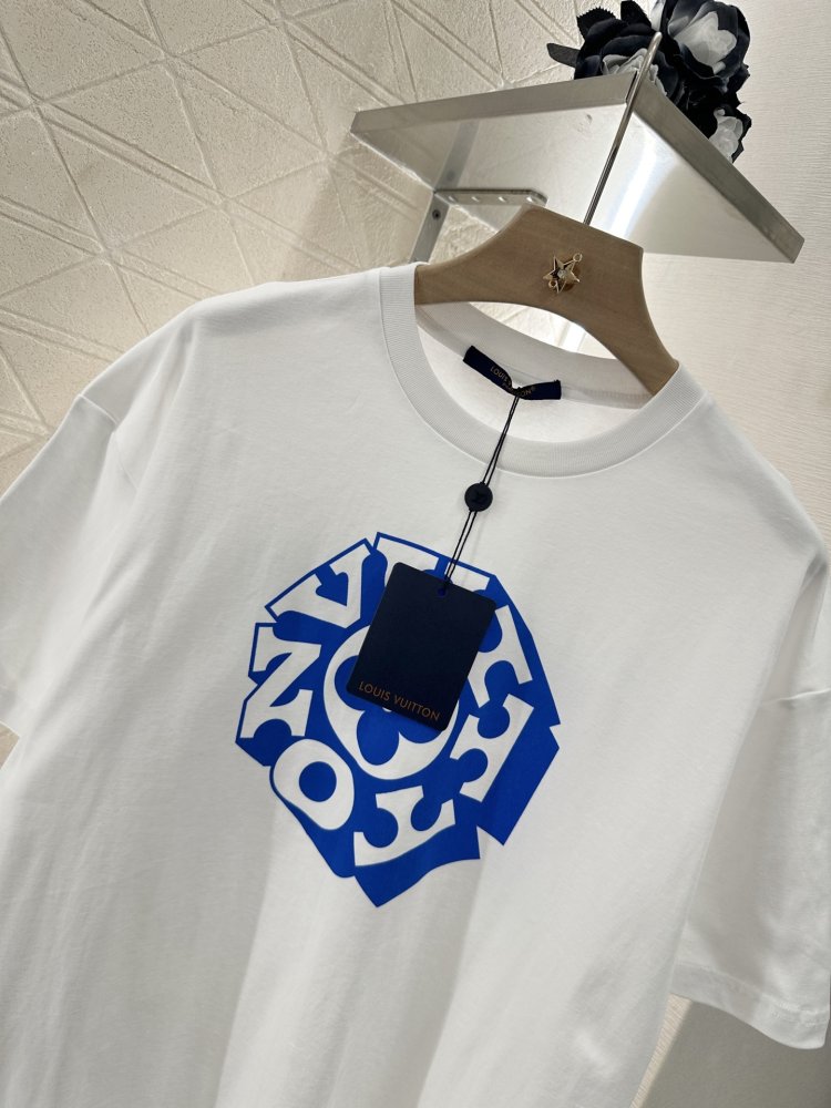 T-shirt women's фото 3