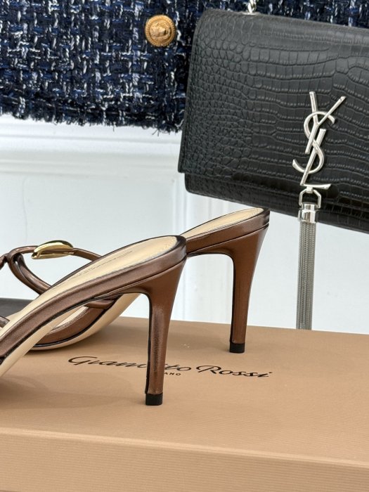 Sandals on stud фото 6