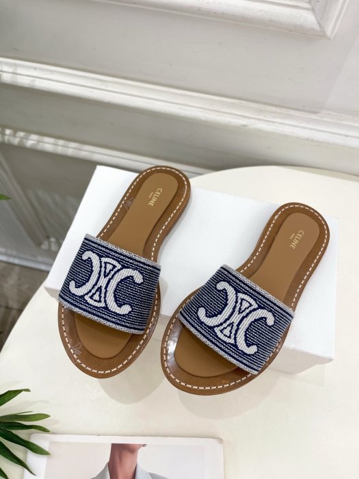 Шлепанцы женские фото 3