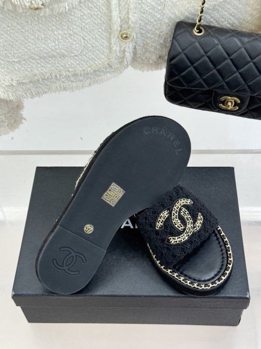 Шлепанцы женские фото 9