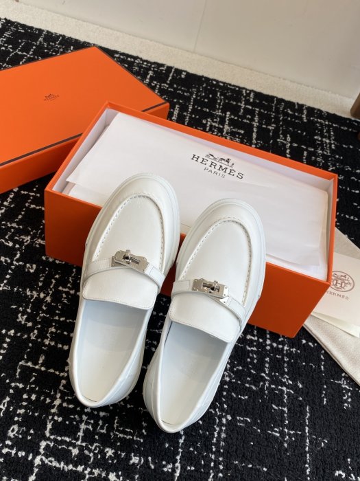 Лоферы кожаные женские фото 4