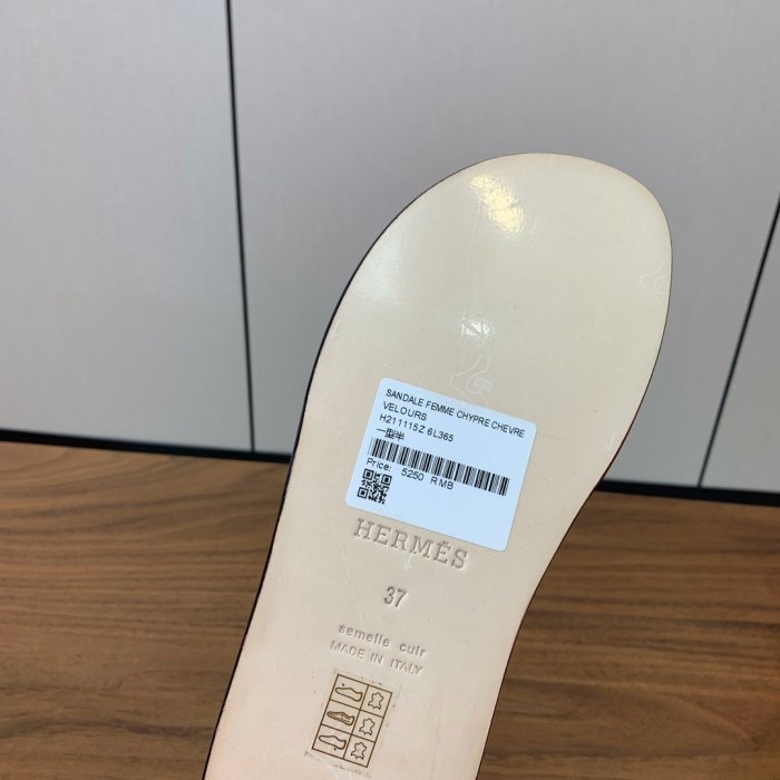 Шлепанцы женские фото 9