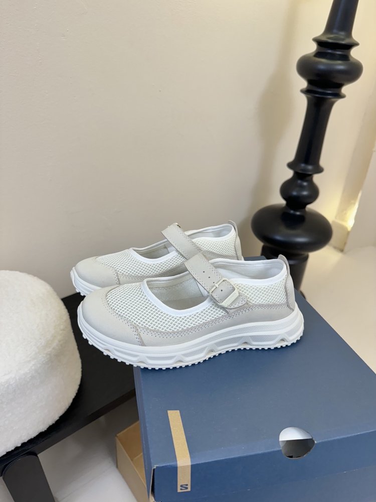 Кроссовки женские фото 5