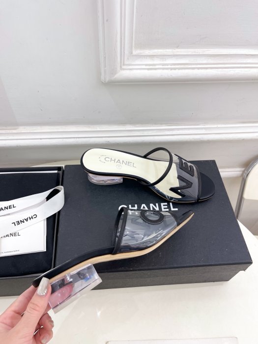 Шлепанцы женские фото 5