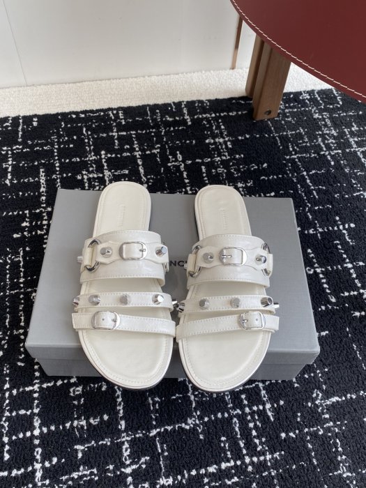 Шлепанцы женские