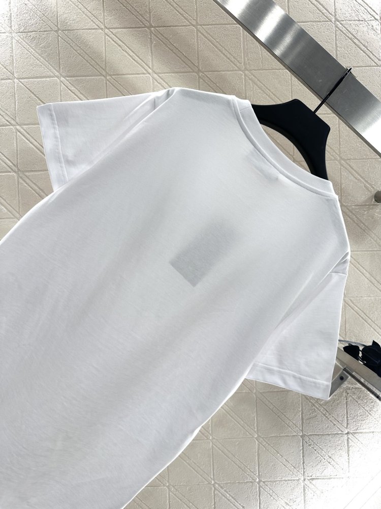 T-shirt women's фото 4