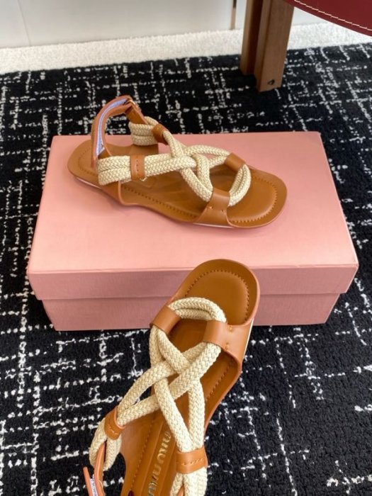 Сандалі фото 7