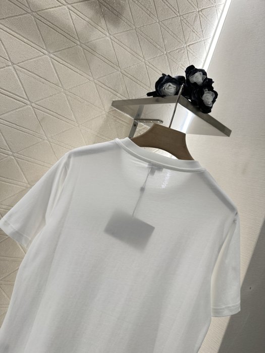 T-shirt women's фото 4