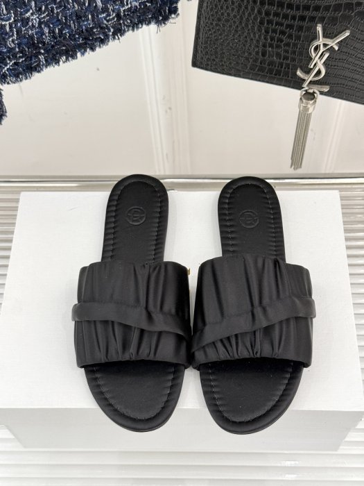 Шлепанцы фото 4