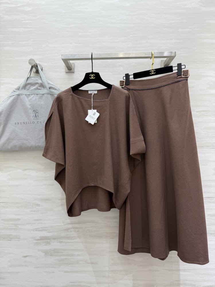 Костюм женский