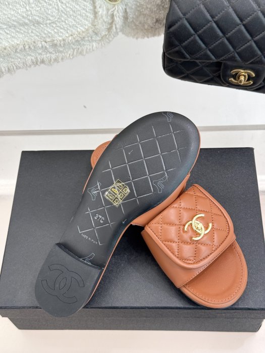 Шлепанцы фото 9