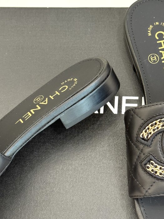 Шлепанцы женские фото 6