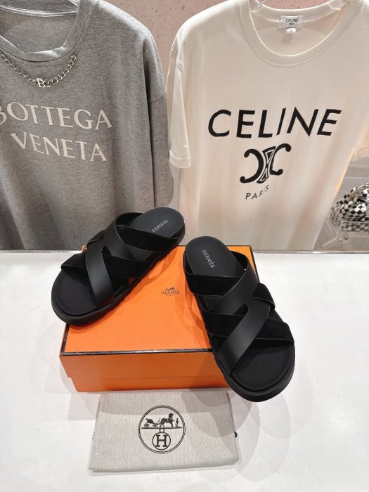 Шлепанцы женские фото 2