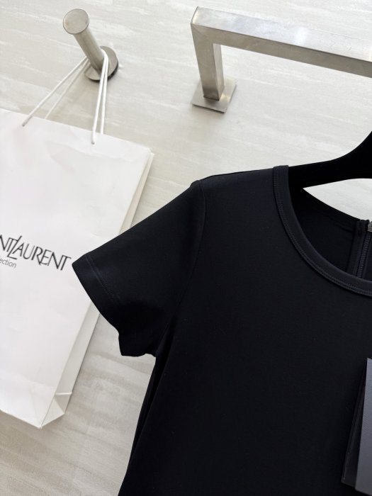 Плаття, Сукня середньої довжини з короткими рукавами і поясом фото 3